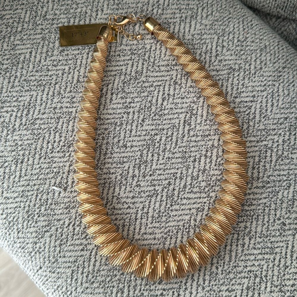 True to form necklace